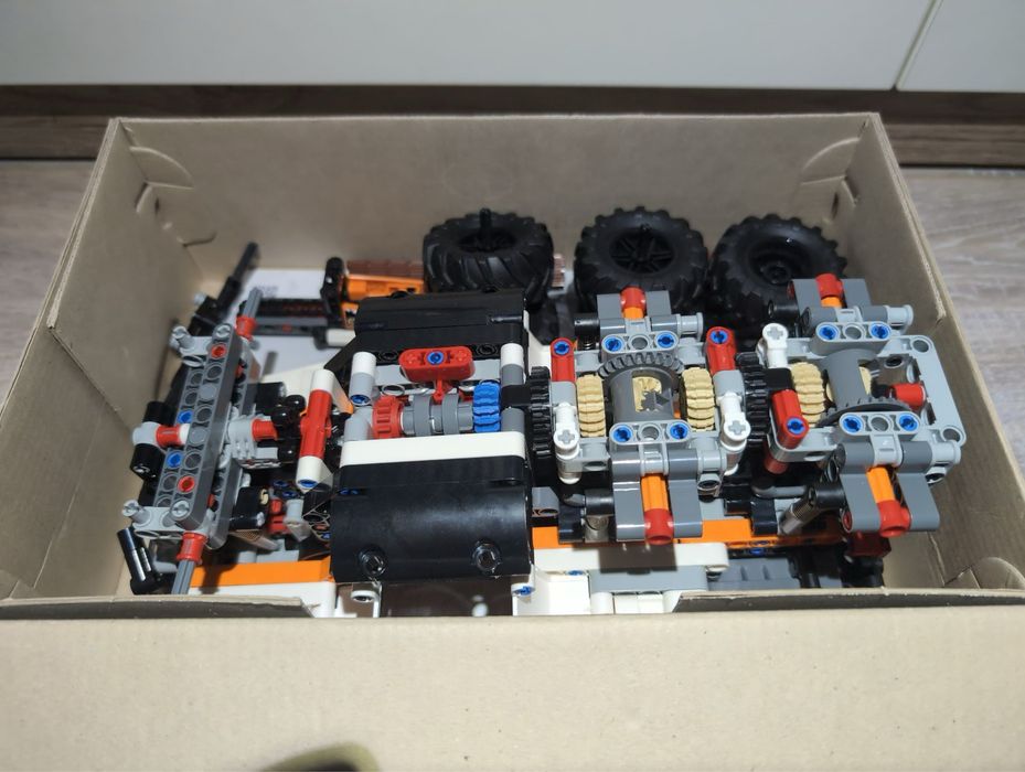 Конструктор LEGO Лего Technic 42139 Позашляхова вантажівка