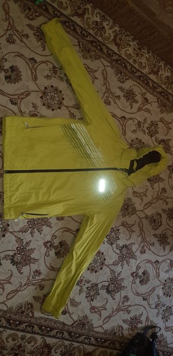 Продам ветровку  Reima