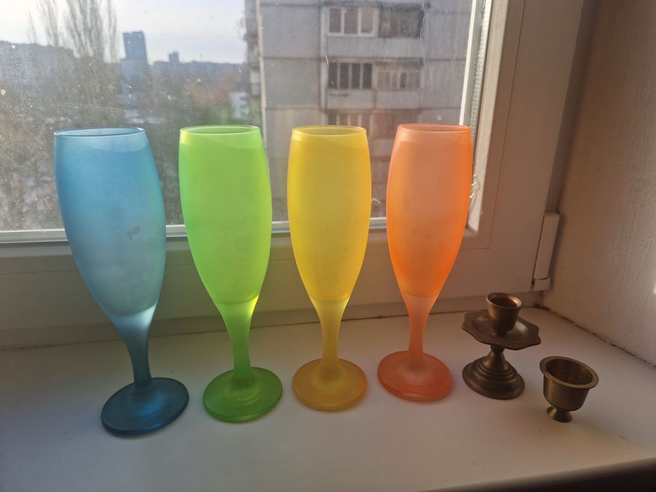 Продам бокалы на высокой ножке