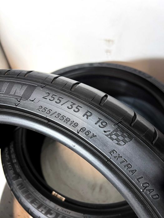 Pneus Michelin Pilot Sport 4S - 255/35/19 - Excelentes