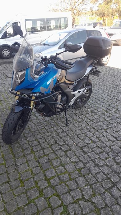 Moto cfmoto 650 mt