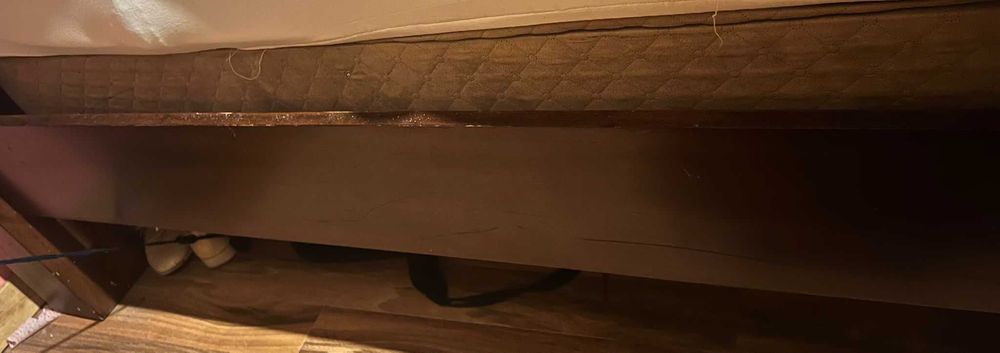 Cama de casal - madeira maciça