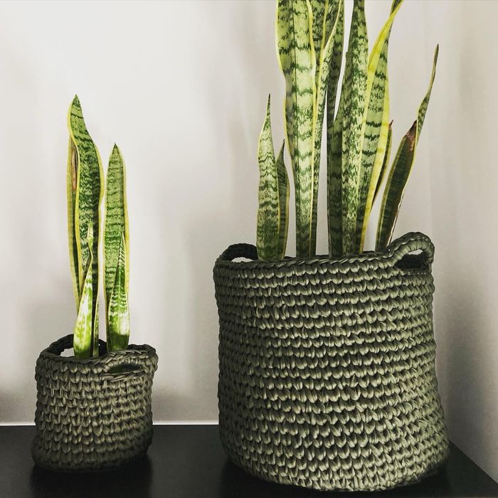 Esconde vasos em trapilho - crochet