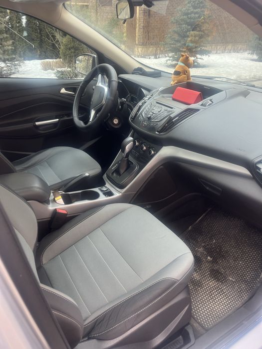 Продаи Ford Escape