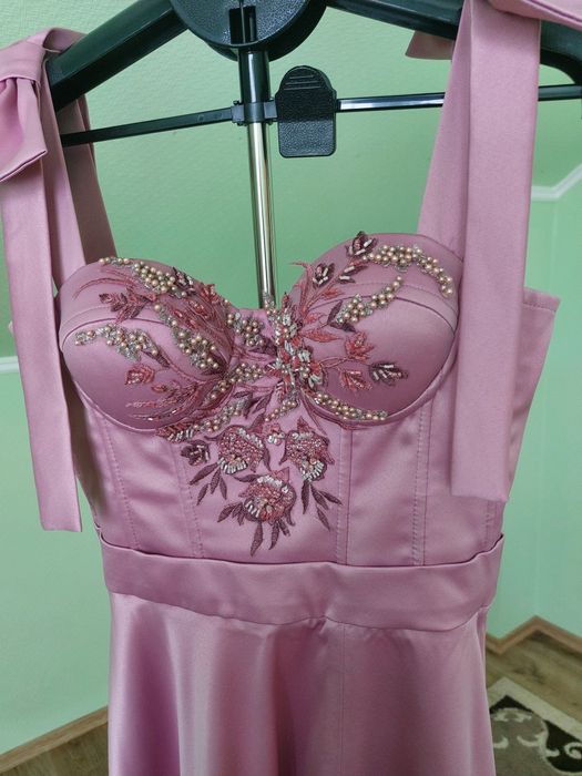 Продаю сукню на випускний