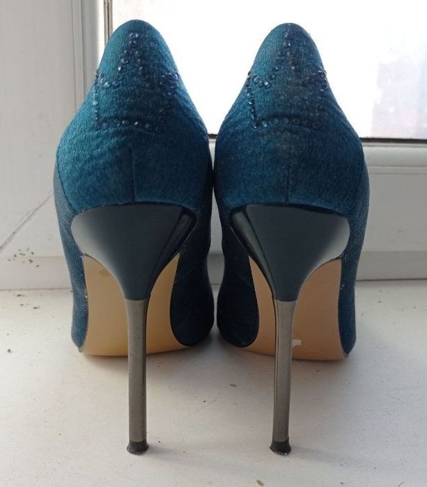 Новые кожаные туфли.