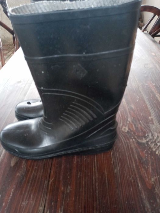 Добротные резиновые сапоги 40-41 , 44-45 р.