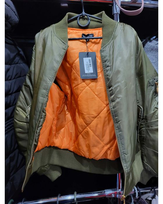 Бомбер жіночий PrettyLittleThing