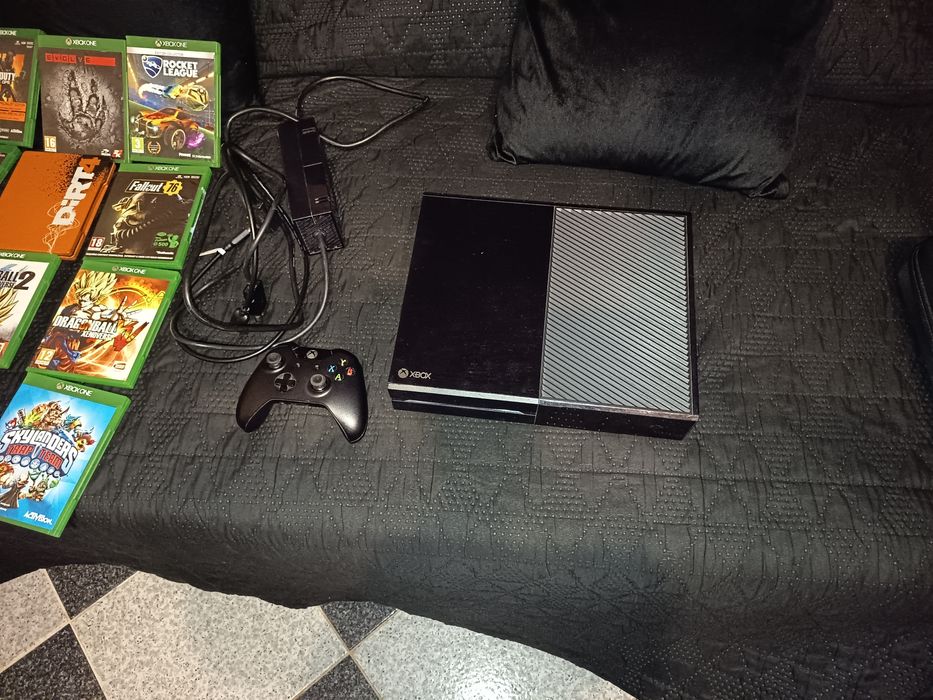 Xbox one em bom estado com 12 jogos