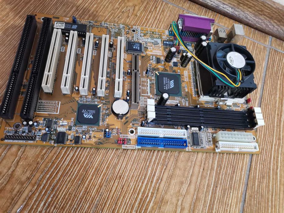 Материнская плата Gigabyte GA-6VXE7+ VIA Apollo Pro133 Socket 370