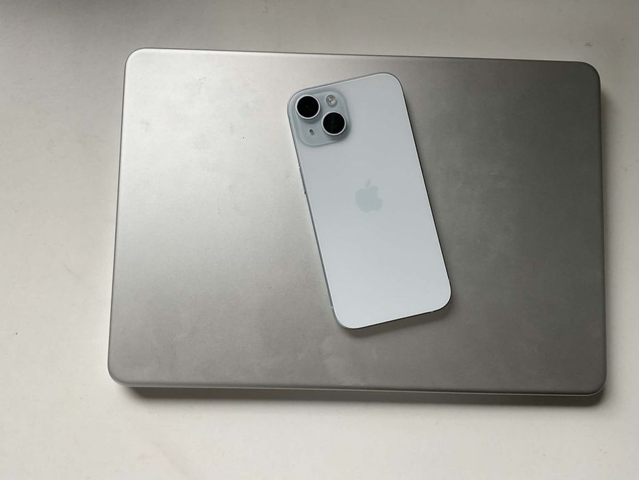 Iphone 15 błękitny