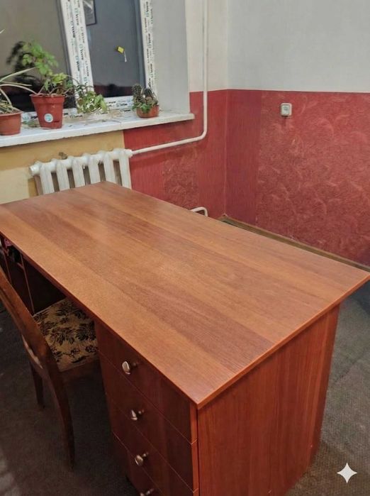 Робочий стіл для офісу або дому. Самовивіз