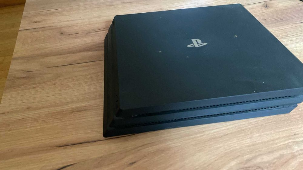 PlayStation 4 Pro 1TB I A funcionar bem