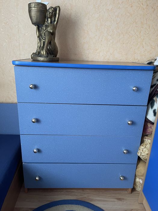 Продаж дитячої спальні для двох дітей