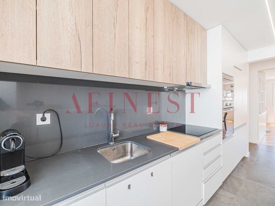 T2 Remodelado em Alcabideche | Pronto a Habitar | Nascente/Poente |