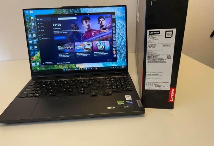 Lenovo legion pro 7 16IRX8H 16"