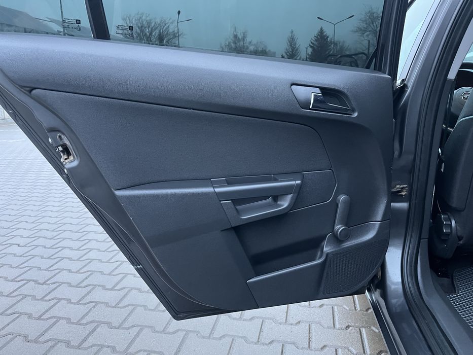 Opel Astra Station Wagon 2010 1.6 бензин