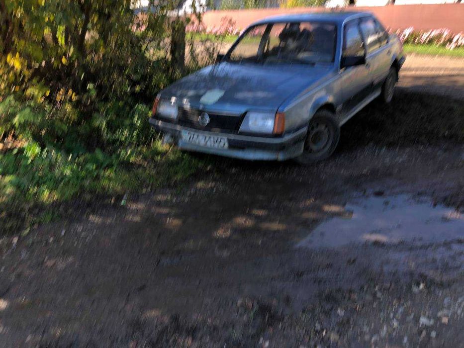 Продам Опель Аскона (на розбір бо ціліком )