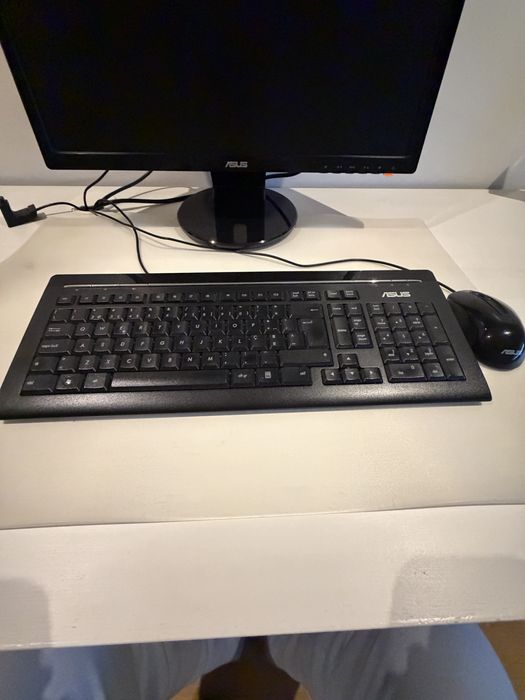 Mini PC ASUS ‘ Asus CP6230-PT07’ + Monitor ’+  teclado ASUS + Rato