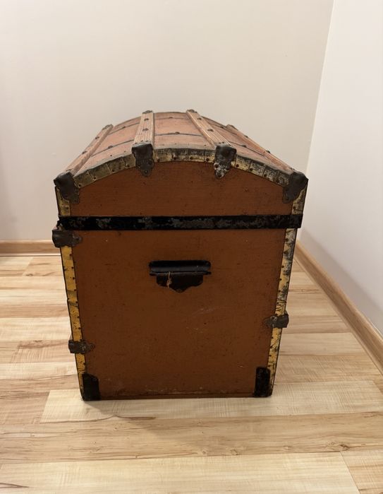 Skrzynia kufer z XIX wieku