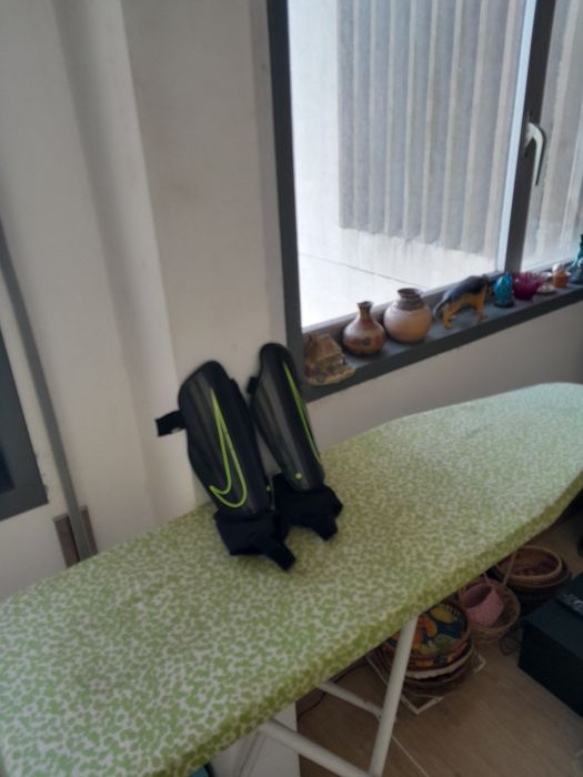 Vendo Caneleiras de Futebol NIKE muito bonitas como novas