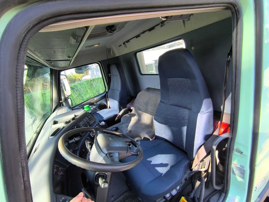 Camião 26T ampliroll grua volvo fm340 125mKms 2007 caixa auto