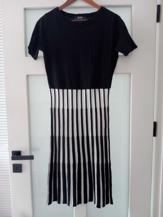 BHM International sukienka biało-czarna 38 dzianina