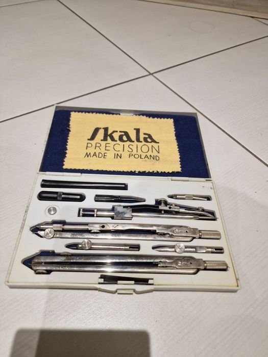 Skala zestaw klaślarski cyrkiel