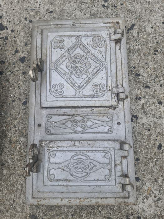 Żeliwne drzwiczki do pieca kafloweg