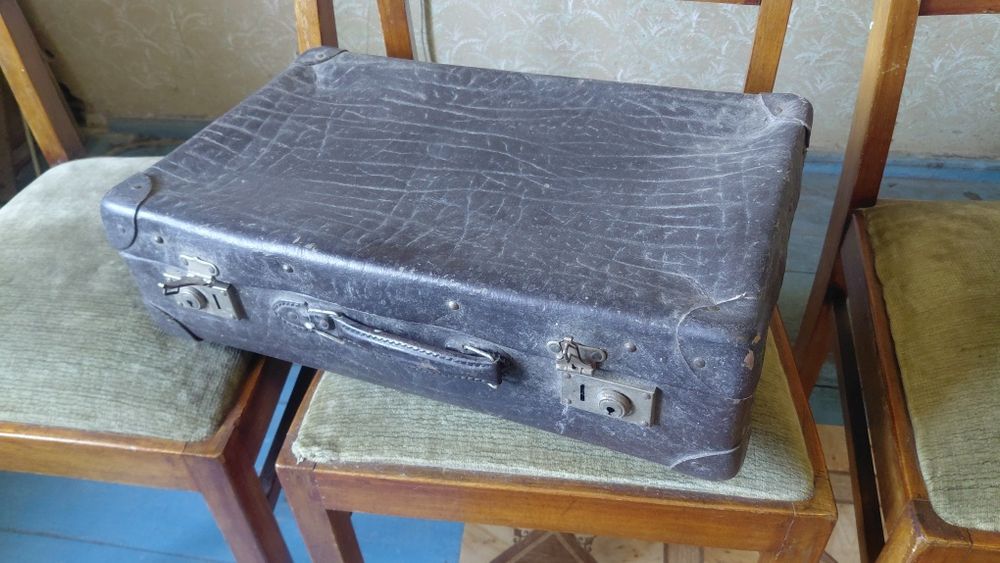 Stara walizka brązowa