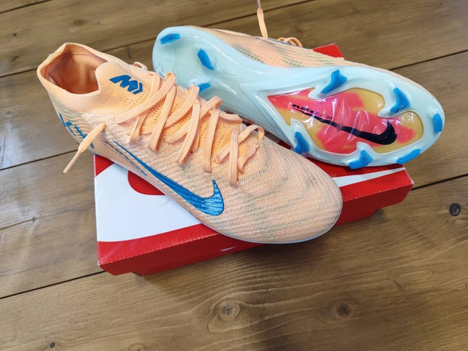 Футбольные бутсы nike