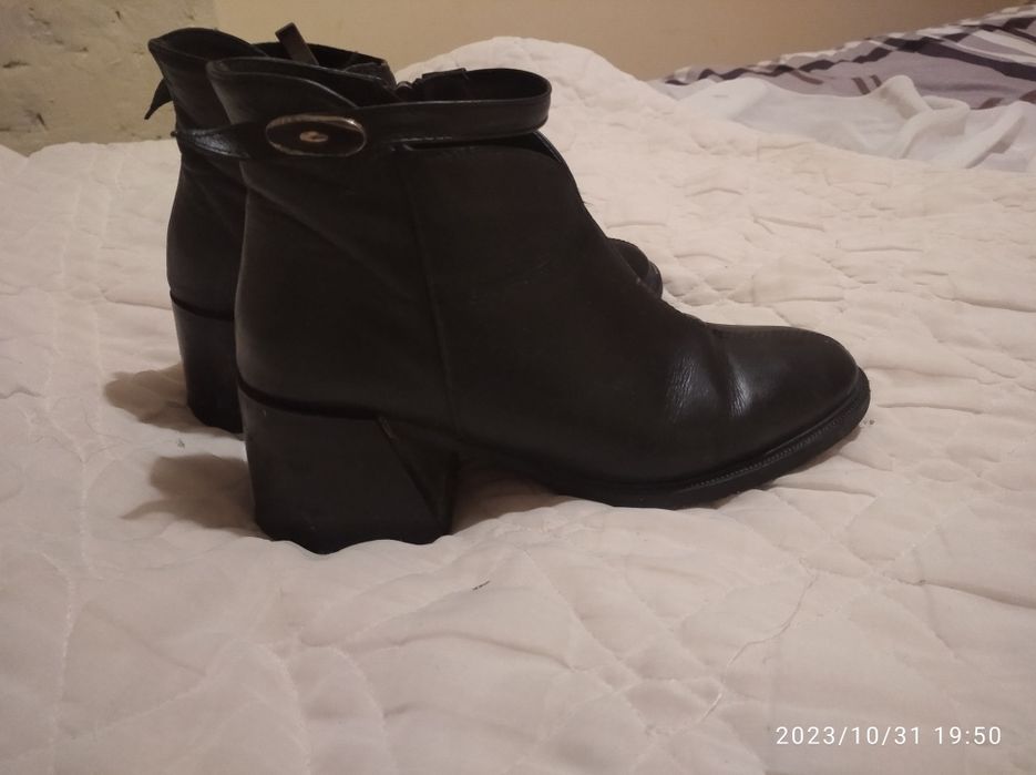 Чоботи жіночі шкіряні