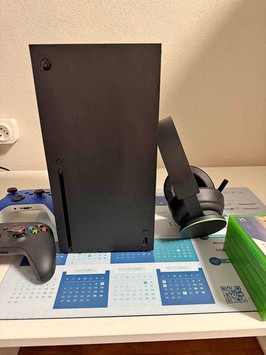 xbox series x 1tb with 2 controllers and wireless headset