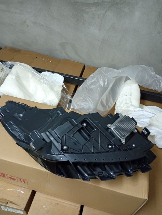 Tesla Model Y / 3 фара