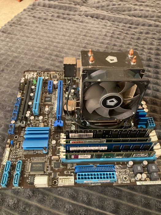 материнська плата ASUS