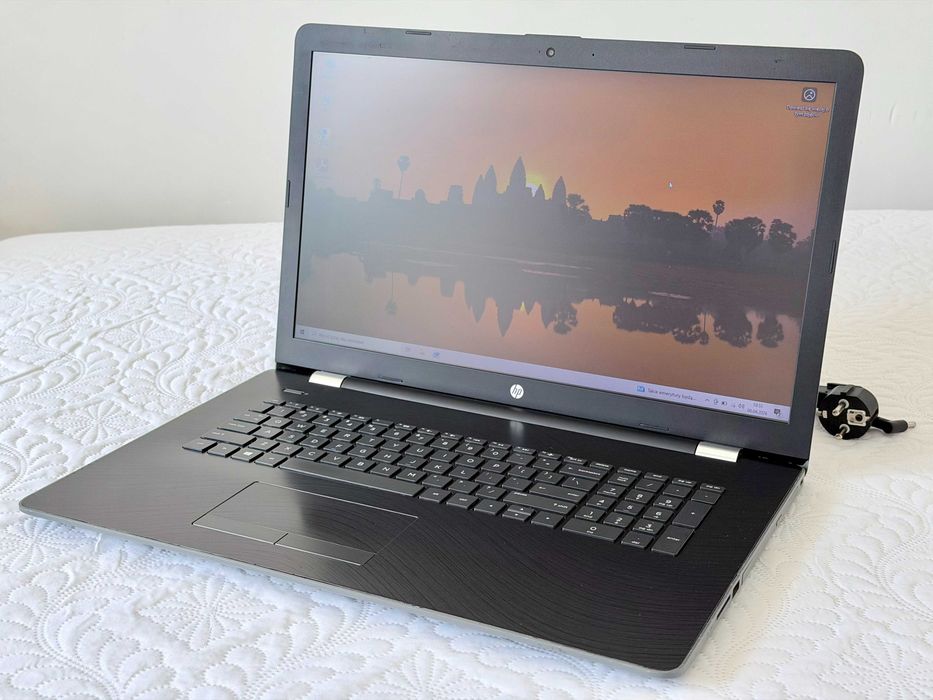 HP Pavilion 17 Core i3-7100U / 8GB DDR4 / 250GB SSD / 17,3" LED