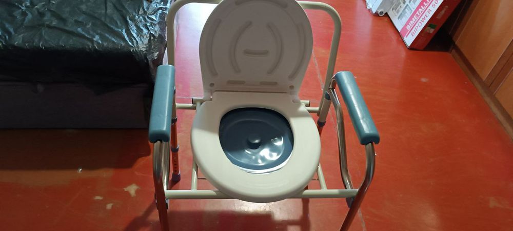 Крісло-туалет (для літніх людей)