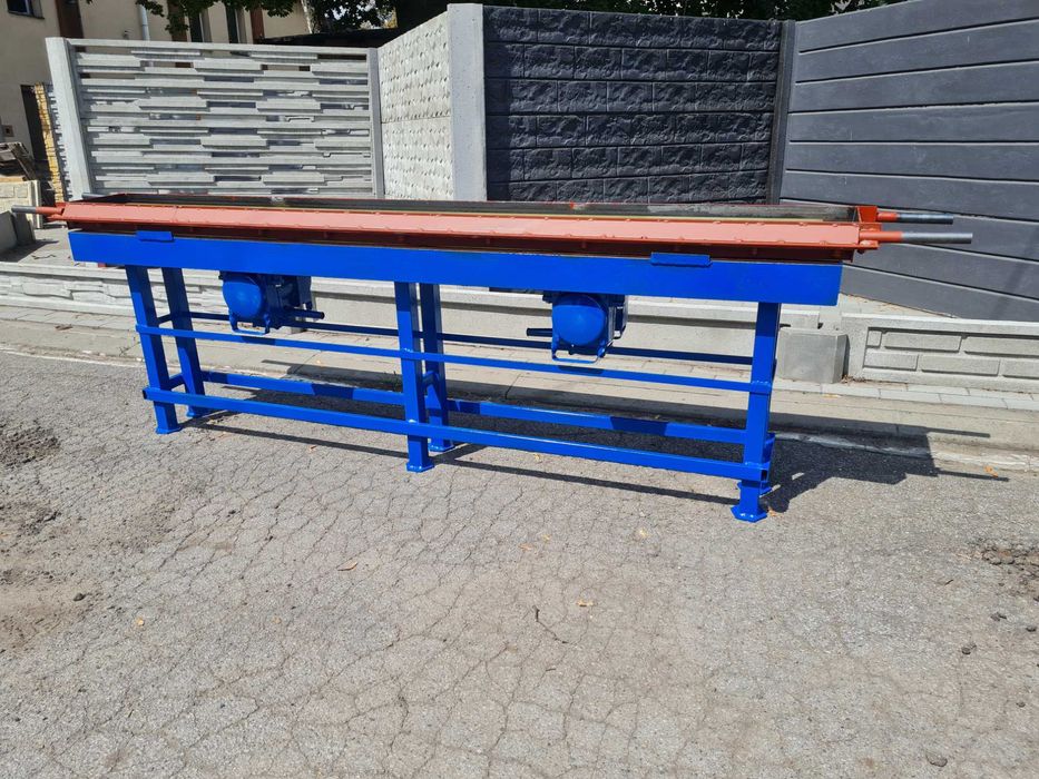 Stół wibracyjny do podmurówki.