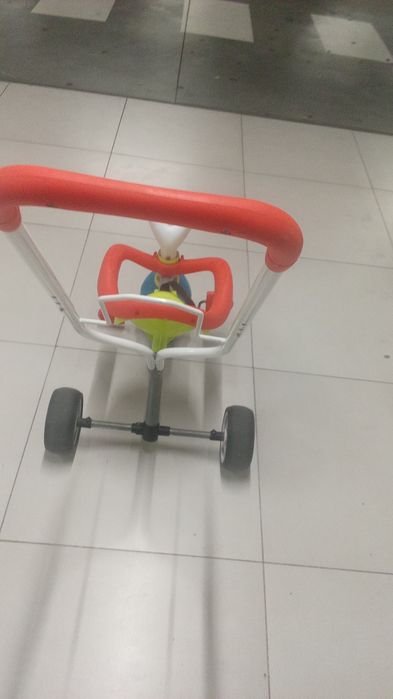 Carrinho Passeio e  Divertir Criança. 4 Fotos