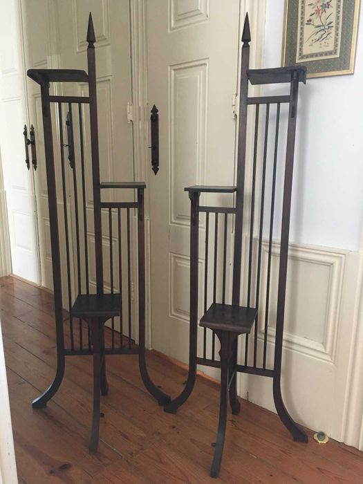Conjunto de 2 Colunas Floreiras antigas