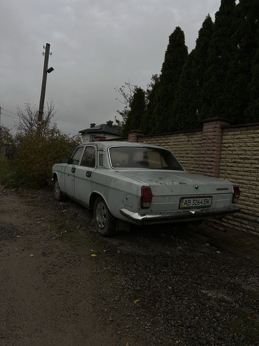 Волга 2410 на повному ходу