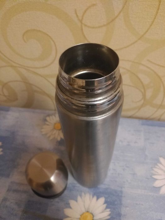 Продам термос литровый