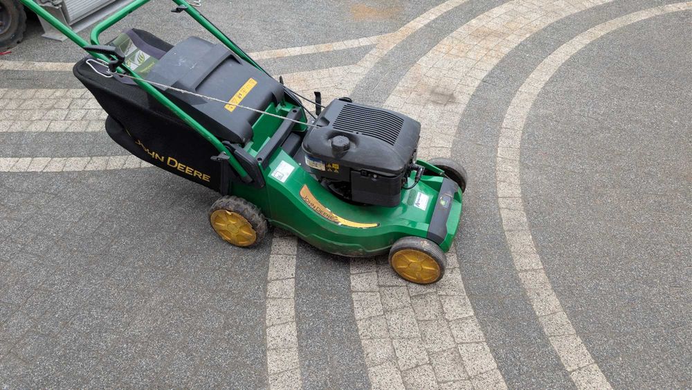 Kosiarka spalinowa John Deere z napędem aluminiowa