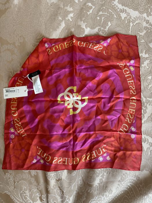 Guess Платки і шарфи
