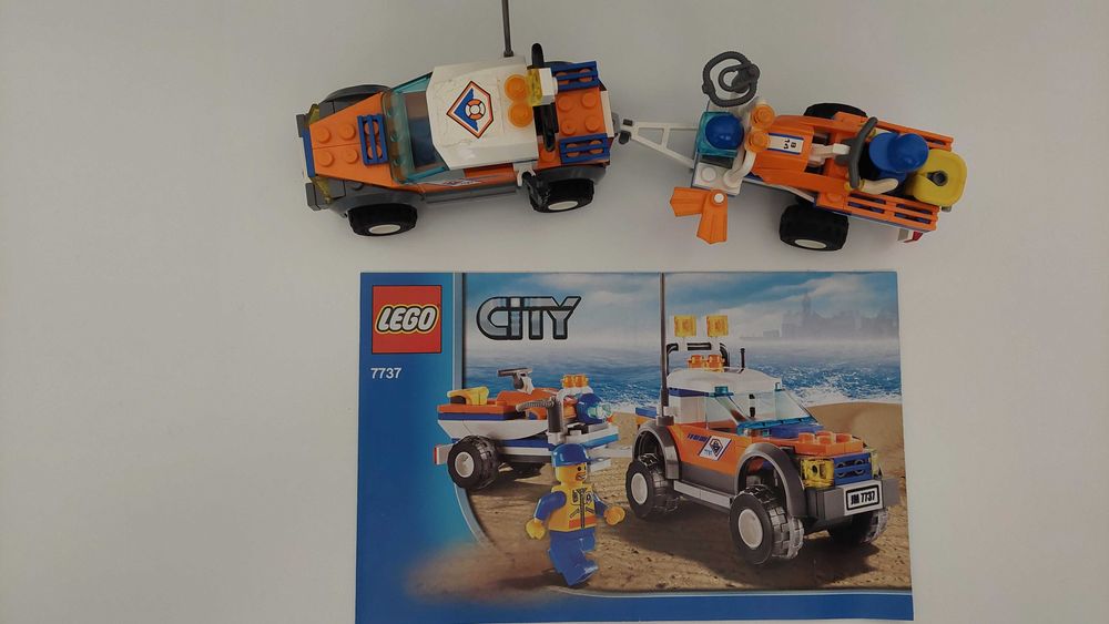 Lego City- Coast Guard Veiculo todo-terreno com reboque e Jet-sky