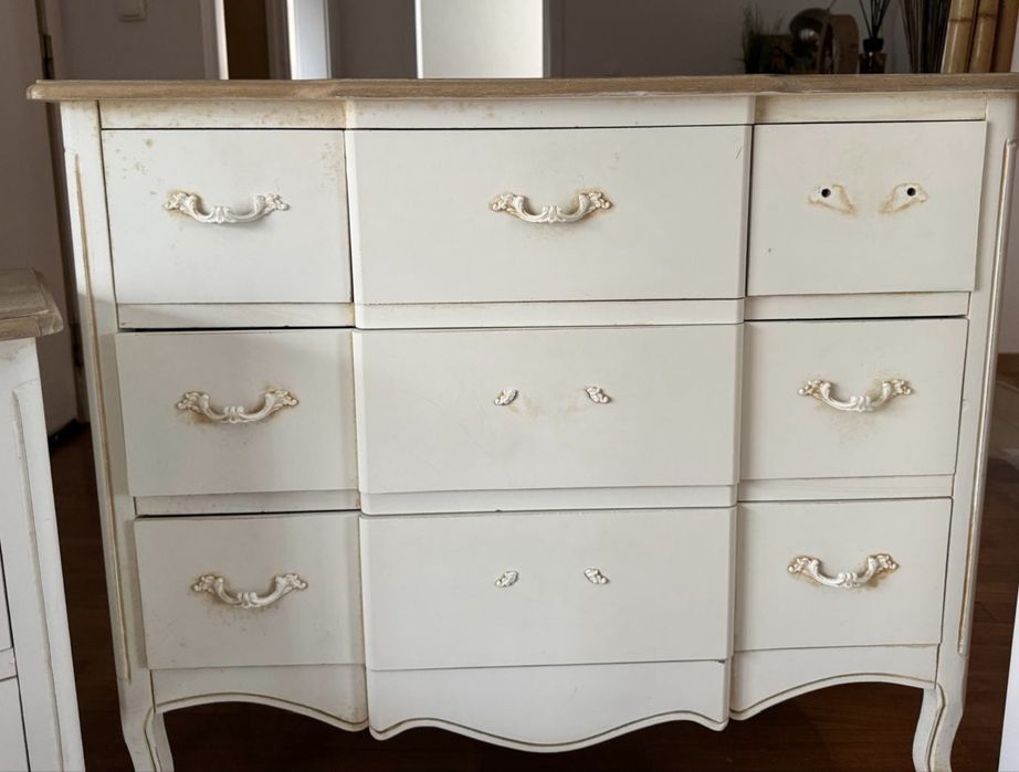 Cómoda e Mesinha de Cabeceira (Para Restaurar)