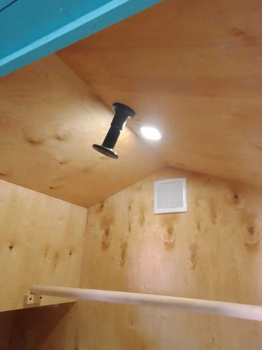 Курятник,курник на 7-10 птиц,освещене,обогрев. Доставка по Украине.