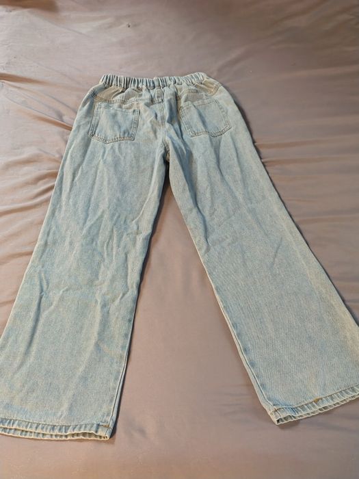 Spodnie jeansowe dla dziewczynki z serduszkami 150