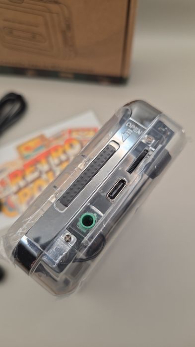 Przezroczysty walkman z funkcja przesyłania piosenek