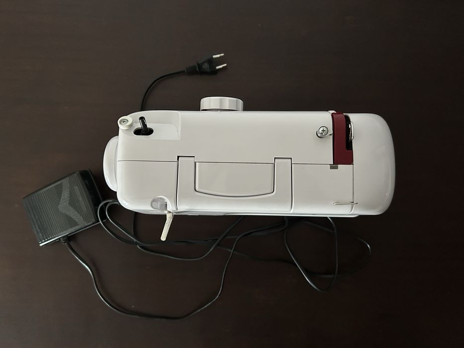 Máquina de Costura Jata Génesis 695